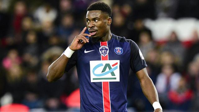 Aurier mis à pied par le PSG pour ses propos "inadmissibles"