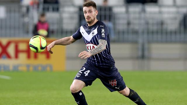 Touché aux ischios, Debuchy n'a plus qu'à croiser les doigts