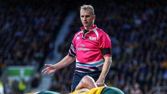 Les échanges avec les arbitres, une autre mission cruciale du staff des Bleus