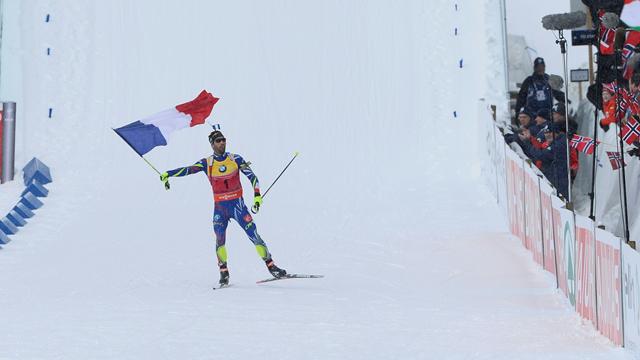 Devant une ola et le drapeau français à la main, Fourcade a pu savourer son nouveau sacre Devant une ola et le drapeau français à la main, Fourcade a pu savourer son nouveau sacre