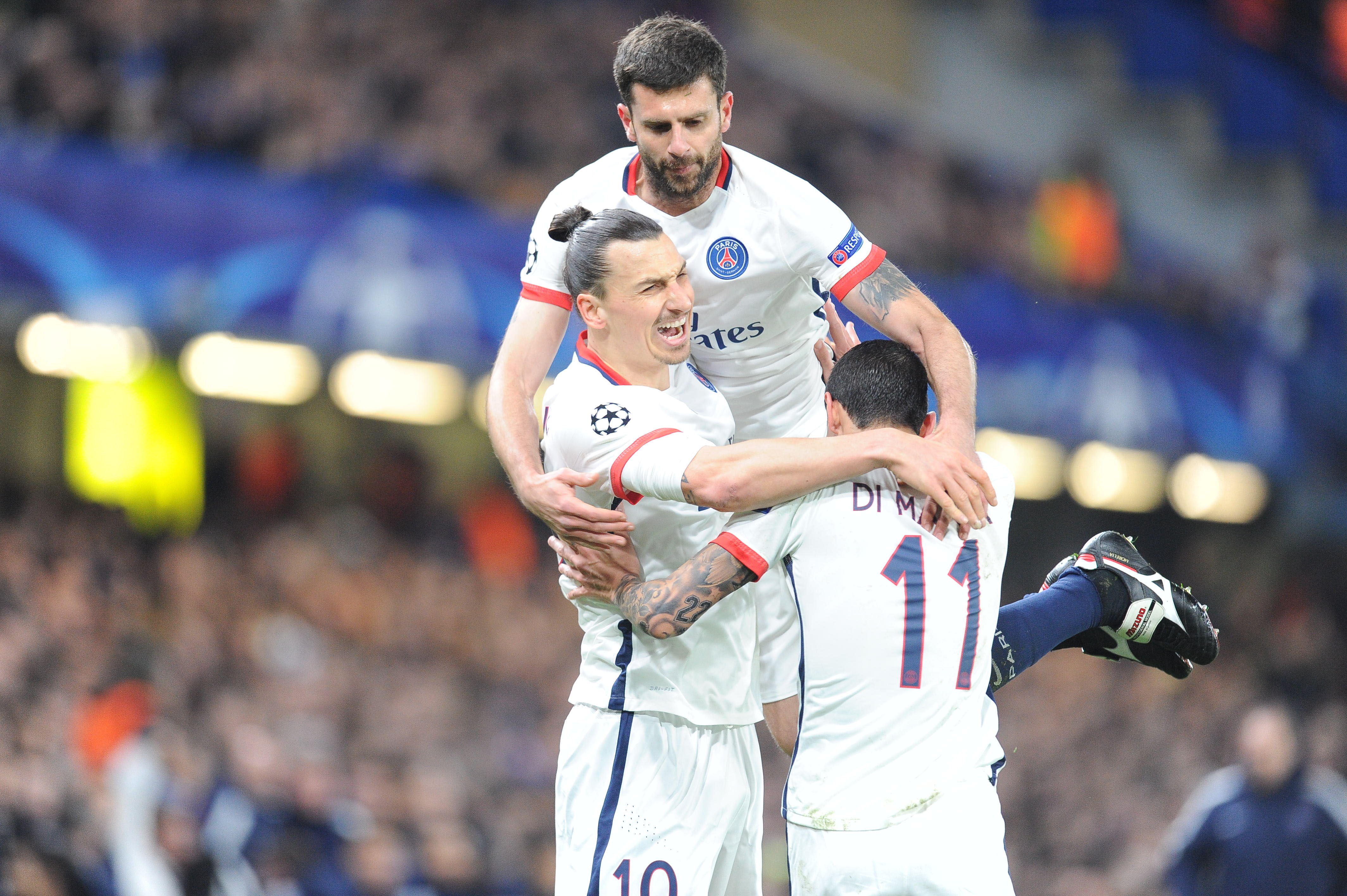 Thiago Motta, Zlatan Ibrahimovic et Angel Di Maria (PSG) sur la pelouse de Chelsea