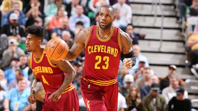 LeBron James décolle, Stephen Curry s’amuse : le Top 10 de la nuit