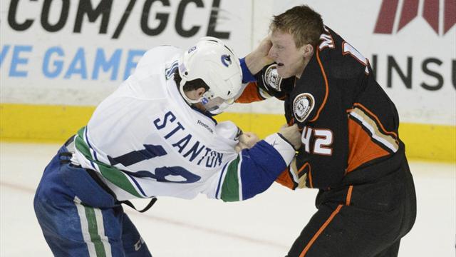 Ducks' Manson fined for throat-slash gesture - NHL Round Up