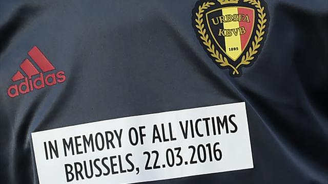 En hommage aux victimes, les Belges portaient un message sur leur maillot d'échauffement