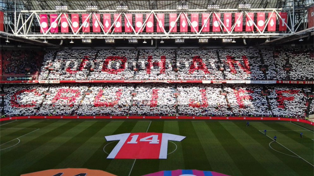 L’Ajax rend un sublime hommage à Cruyff