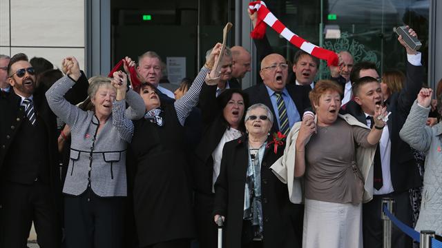 Le poignant hommage des familles des victimes d’Hillsborough qui entonnent « You’ll never walk alone »