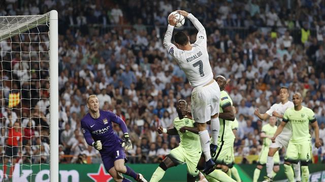 Ronaldo sait tout faire, même dunker à deux mains