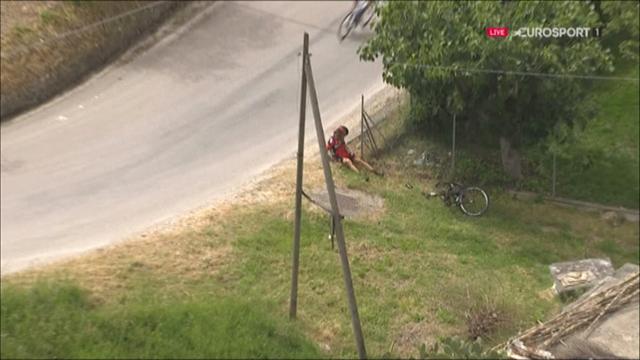 Oss takes spoils in intermediate sprints, crashes into garden fence Oss takes spoils in intermediate sprints, crashes into garden fence