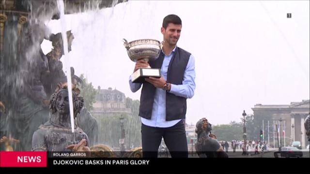 French Open: Djokovic präsentiert Trophäe an der Place de la Concorde French Open: Djokovic präsentiert Trophäe an der Place de la Concorde