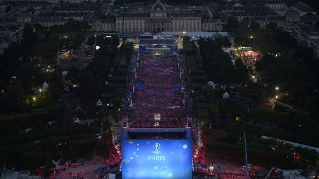 David Guetta, fan zone sécurisée, Tour Eiffel : la fête a battu son plein sur le Champ-de-Mars