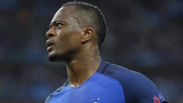 Dans son nouveau rôle de pare-feu, Evra est parfait jusque-là