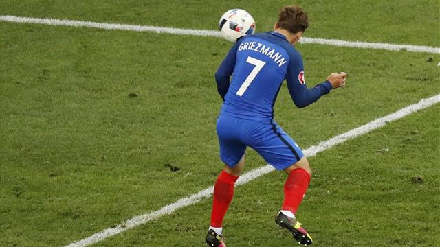 Sorti du banc, Griezmann s’est mué en sauveur : sa tête piquée qui a libéré les Bleus