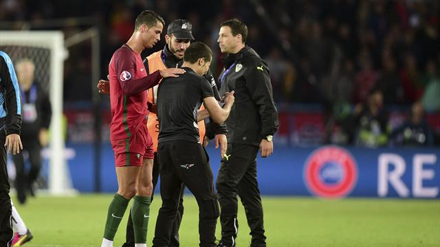 Malgré un match frustrant, Ronaldo a pris le temps d’aider un fan à prendre un selfie