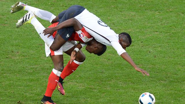 Quand Pogba veut un ballon, il va jusqu’à grimper sur ses adversaires
