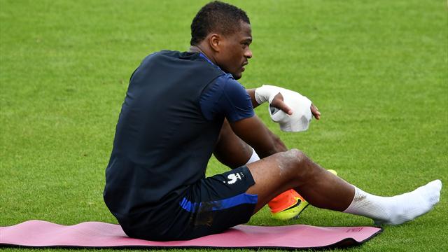 Evra touché à la main gauche, Coman de retour