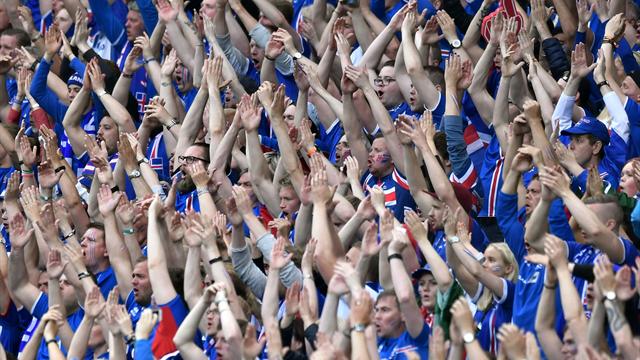 Les Islandais fêtés en héros à Reykjavik