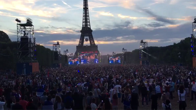 Et la fan zone de Paris explosa de joie…