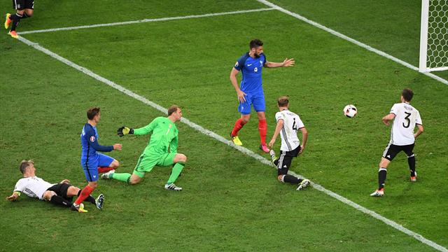 Neuer trop court sur sa sortie, Griezmann en a profité pour inscrire un doublé