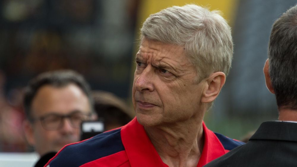 Arsenal's French coach Arsène Wenger looks on during the football match Lens Vs Arsenal on July 22 2016, at the Felix Bollaert stadium in Lens