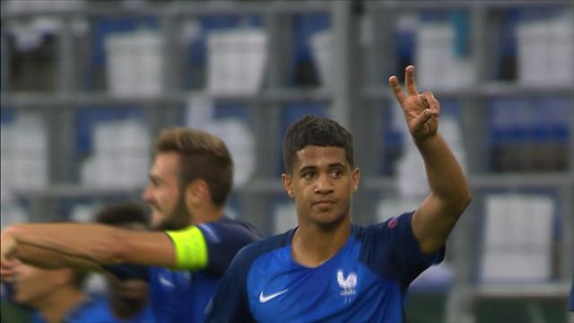 Blas place sa tête pour conclure une belle action collective : le deuxième but des Bleuets