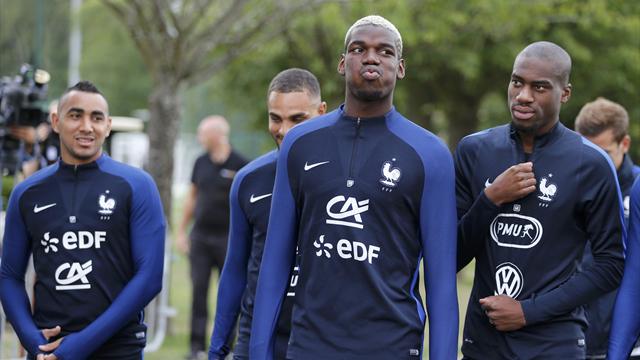 Pogba change encore de coupe de cheveux et passe en mode serpent