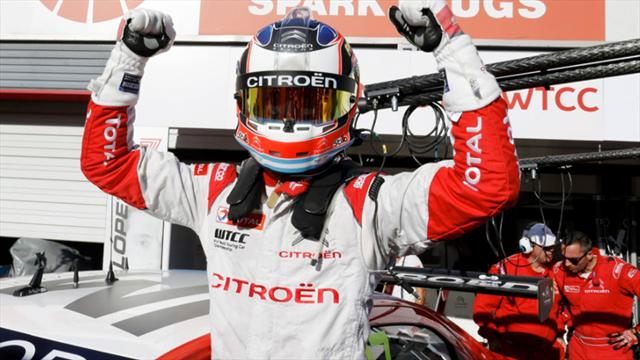 'Pechito' López, tricampeón provisional del mundo, con regalo a Muller en Motegi incluido