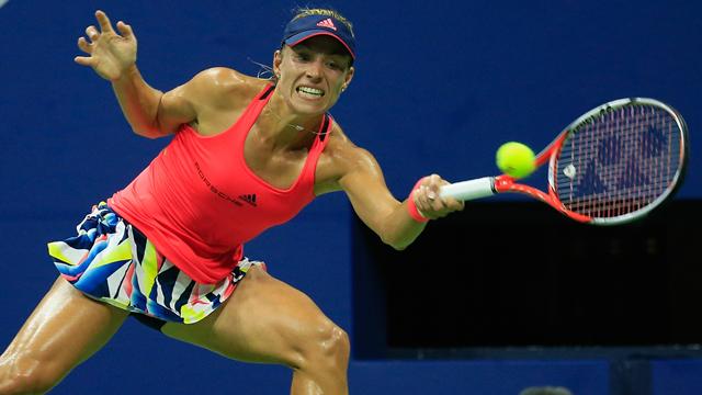 Sur cet enchaînement amortie et passing, Kerber a réveillé les spectateurs du court Arthur-Ashe