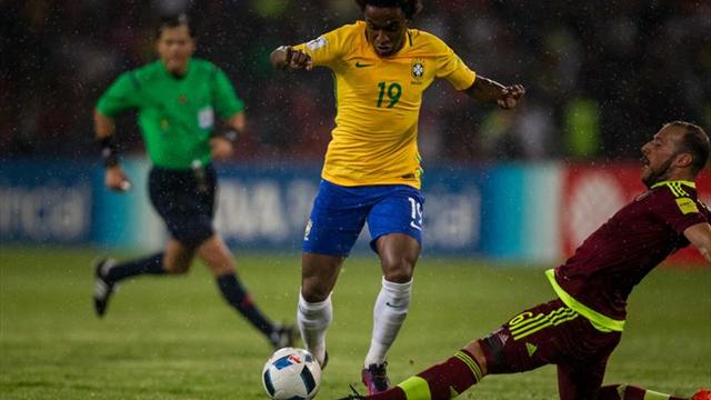 Brasil sí gana sin Neymar, hunde a Venezuela y se coloca líder (0-2)