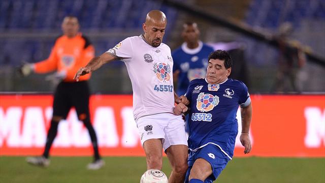 En plein match pour la paix, Maradona et Verón règlent leurs comptes