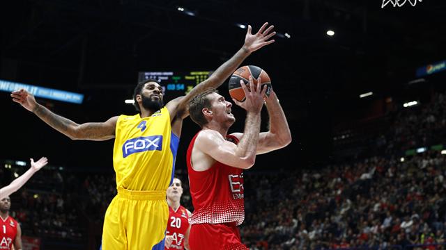Olimpia, esordio al cardiopalma: gli ex Hickman e Macvan regalano la vittoria sul Maccabi
