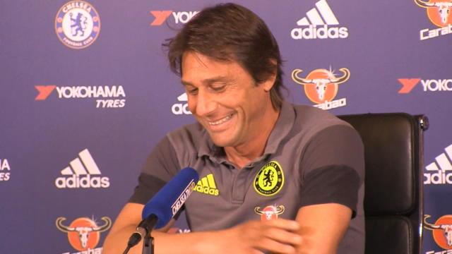 Conte s’amuse des rumeurs sur son départ