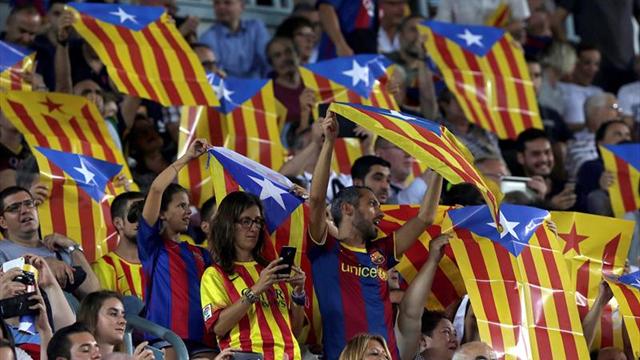 Se repartirán 30.000 'esteladas' en apoyo a Carme Forcadell en el Camp Nou