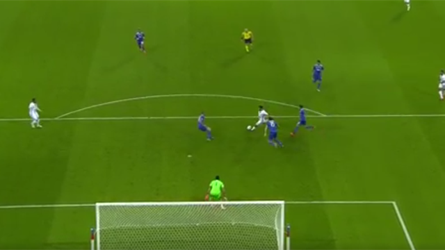 Après le penalty de Lacazette, Buffon a aussi privé Fekir de l’ouverture du score