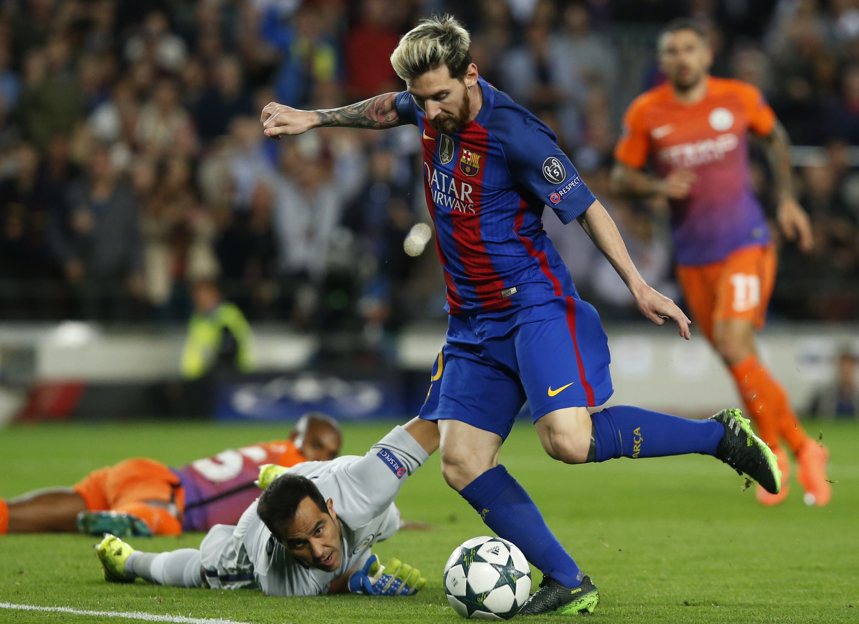 Messi supera a Claudio Bravo. Barcelona-Manchester City