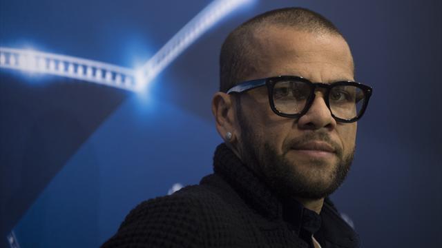 Victime d’une fracture, Dani Alves va manquer plusieurs mois