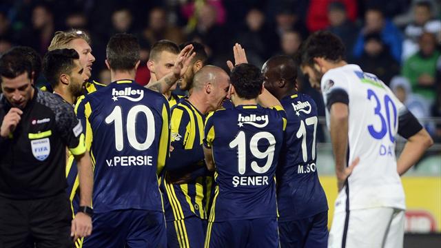 Fenerbahçe zirveye bir adım daha yaklaşmanın peşinde