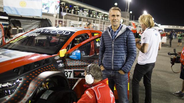 La légende du football Batistuta en visite durant le meeting WTCC Race of Qatar
