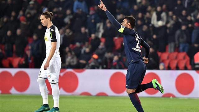Thiago Silva y Cavani ponen el PSG tras la estela del Niza
