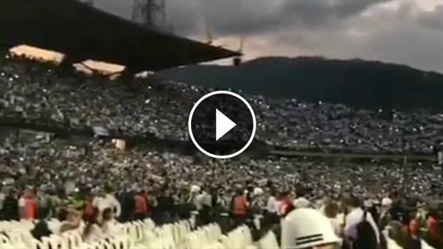 Volles Stadion: Fans treffen sich im Stadion und singen für Chapecoense