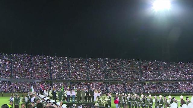 Chapecoense: Volles Stadion gedenkt den Opfern Chapecoense: Volles Stadion gedenkt den Opfern