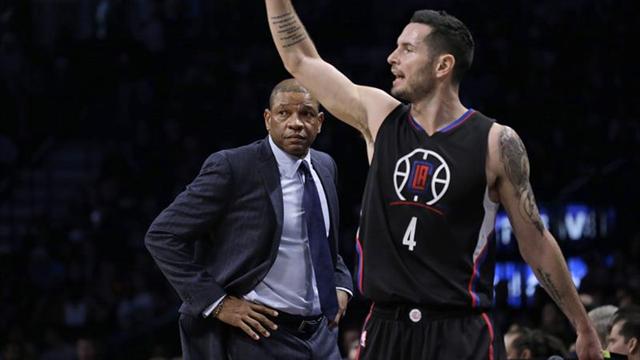 94-113. Redick amarga a James celebración nombramiento"Deportista del Año"