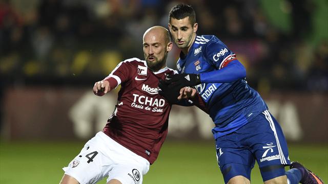 Los rivales en Champions: Suspendido el Metz-Lyon por un petardo