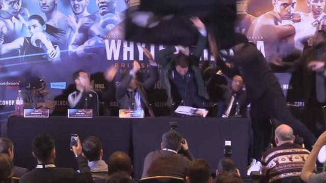 Chisora wirft mit Tisch auf Gegner Chisora wirft mit Tisch auf Gegner