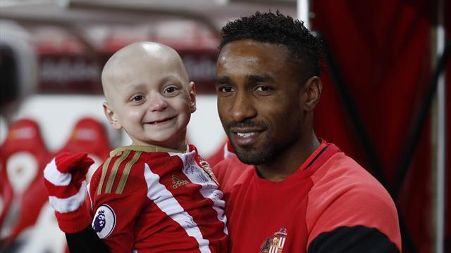 Jermain Defoe joins terminally ill fan Bradley Lowery at sixth birthday party