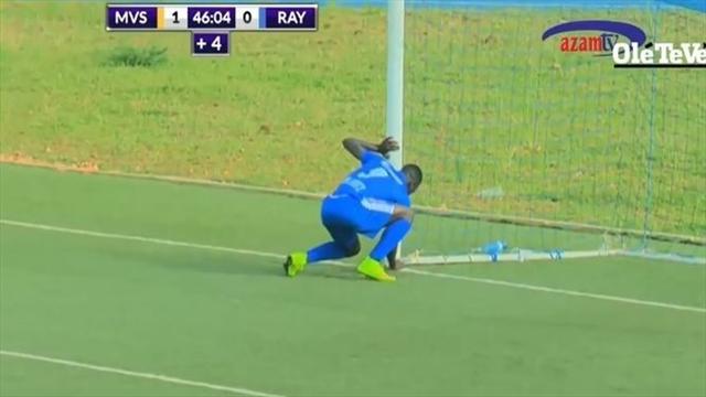 Au Rwanda, un attaquant ensorcèle la cage adverse… et marque !