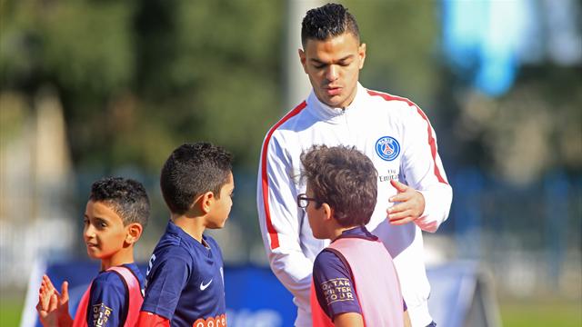 Et là, juste avant le coup d’envoi, Ben Arfa se prête à une séance selfie