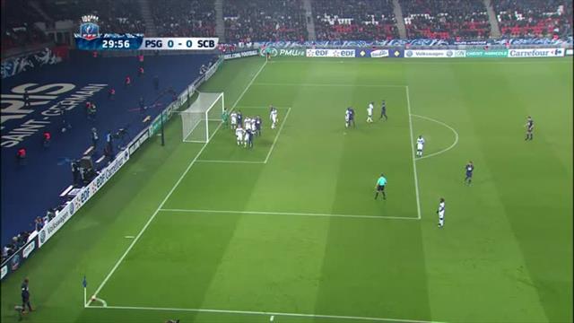 Thiago Silva n'a même pas eu besoin de sauter pour ouvrir le score de la tête Thiago Silva n'a même pas eu besoin de sauter pour ouvrir le score de la tête