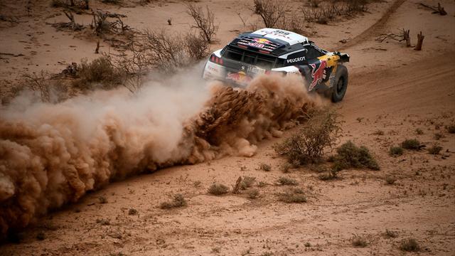 Loeb l'emporte, Peterhansel reste en tête à la veille de l'arrivée