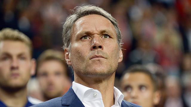 Van Basten veut s'inspirer du hockey et du basket pour transformer le football