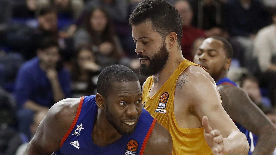 El FC Barcelona vence al Efes, el Baskonia cae con estrépito ante Olympiacos y el Real Madrid sigue ganando El FC Barcelona vence al Efes, el Baskonia cae con estrépito ante Olympiacos y el Real Madrid sigue ganando